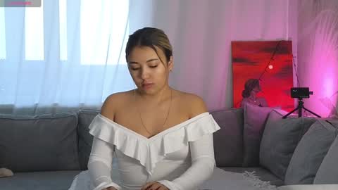 Snapshot of lily_foster_ chatting on January 13, 6:27 am Lily online show from January 13, 6:27 am