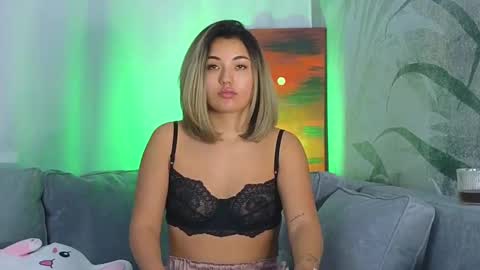 Snapshot of lily_foster_ chatting on February 9, 4:18 pm Lily online show from February 9, 4:18 pm