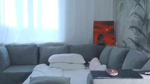 Snapshot of lily_foster_ chatting on February 15, 7:49 am Lily online show from February 15, 7:49 am