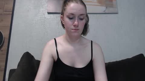 lily_love_x online show from September 28, 12:27 am