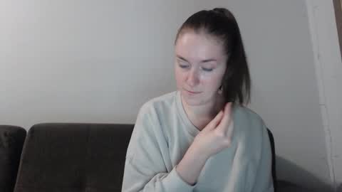 lily_love_x online show from October 17, 10:01 pm