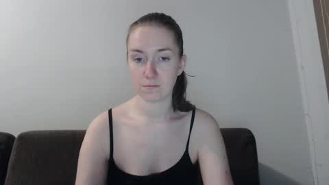 lily_love_x online show from October 23, 9:57 pm