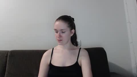 lily_love_x online show from November 12, 11:58 pm