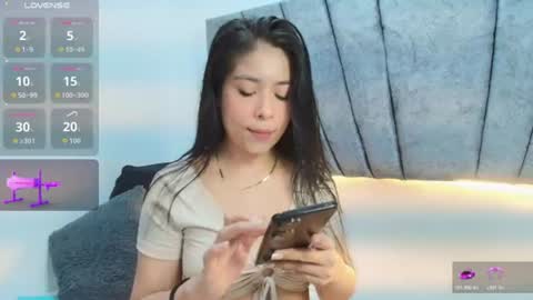 Snapshot of lily_meghan chatting on June 19, 8:01 pm LILY MEGHAN online show from June 19, 8:01 pm