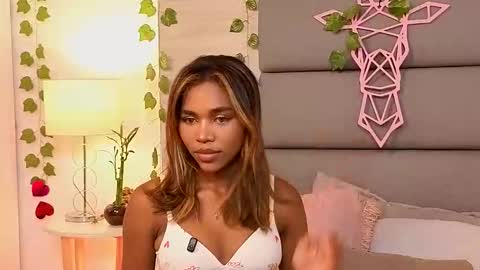 Lily Miiller online show from October 5, 7:45 pm