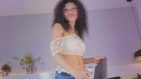 Snapshot of lily_obsession chatting on May 3, 2:12 pm lily_obsession online show from May 3, 2:12 pm
