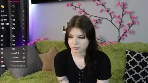 Snapshot of lily_qute chatting on May 14, 6:31 am Lily online show from May 14, 6:31 am