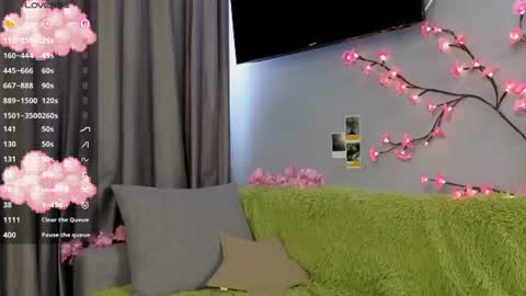 Snapshot of lily_qute chatting on June 27, 12:22 pm Lily online show from June 27, 12:22 pm