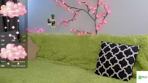Snapshot of lily_qute chatting on June 28, 8:09 am Lily online show from June 28, 8:09 am