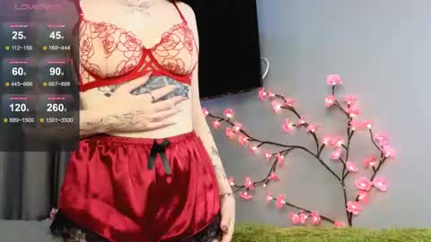 Snapshot of lily_qute chatting on June 29, 10:15 am Lily online show from June 29, 10:15 am