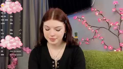 Snapshot of lily_qute chatting on July 3, 8:21 am Lily online show from July 3, 8:21 am