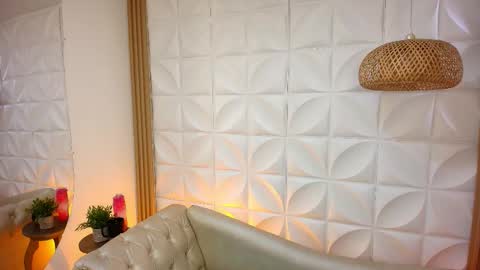 Lily Lauren online show from November 10, 12:48 pm