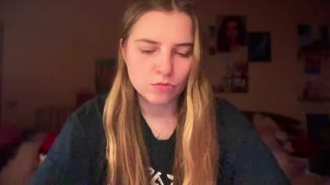 Snapshot of lily_smily chatting on March 29, 8:09 pm Lily online show from March 29, 8:09 pm