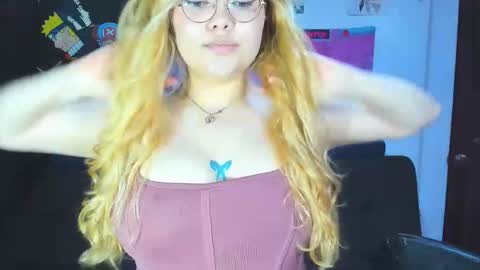 lily_stone04 online show from April 20, 5:21 am