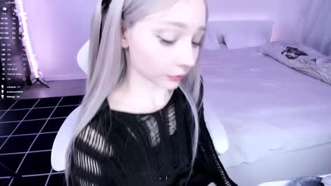 Lily online show from March 6, 10:15 pm