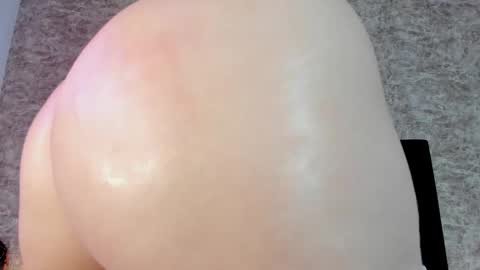 Snapshot of lily_woodz chatting on November 14, 7:34 pm LilyWoodz online show from November 14, 7:34 pm