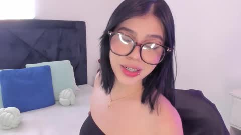 Snapshot of lily_woodz chatting on December 20, 7:10 pm LilyWoodz online show from December 20, 7:10 pm