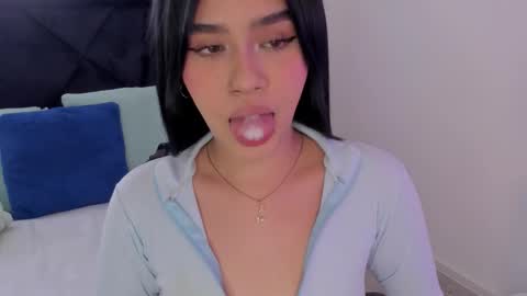 Snapshot of lily_woodz chatting on January 5, 7:06 pm LilyWoodz online show from January 5, 7:06 pm