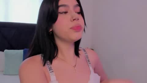 Snapshot of lily_woodz chatting on January 11, 2:44 pm LilyWoodz online show from January 11, 2:44 pm