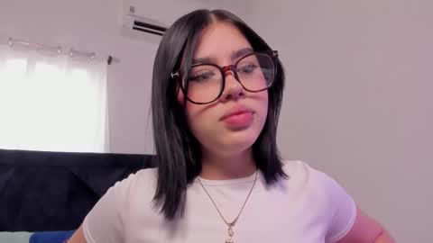 Snapshot of lily_woodz chatting on January 31, 7:11 pm LilyWoodz online show from January 31, 7:11 pm