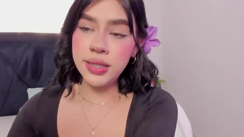 Snapshot of lily_woodz chatting on February 10, 7:07 pm LilyWoodz online show from February 10, 7:07 pm