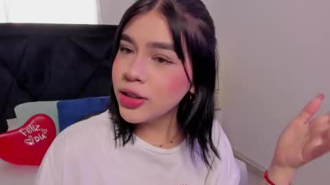 Snapshot of lily_woodz chatting on February 16, 7:10 pm LilyWoodz online show from February 16, 7:10 pm