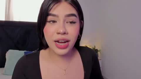 Snapshot of lily_woodz chatting on February 24, 7:12 pm LilyWoodz online show from February 24, 7:12 pm