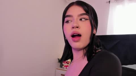 LilyWoodz online show from March 16, 7:18 pm