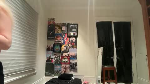 Snapshot of lilybrown07 chatting on February 7, 2:15 am lilybrown07 online show from February 7, 2:15 am