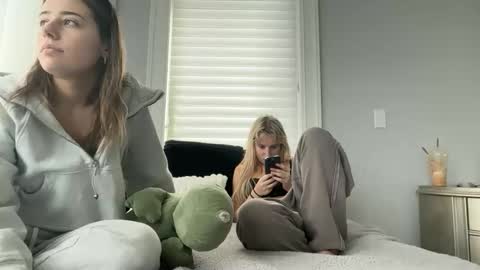 Snapshot of lilybrown07 chatting on February 18, 6:37 pm lilybrown07 online show from February 18, 6:37 pm