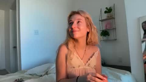 Snapshot of lilybrown07 chatting on March 1, 6:10 pm lilybrown07 online show from March 1, 6:10 pm