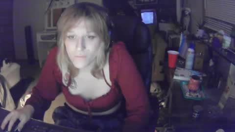 Snapshot of lilybvixen chatting on October 6, 5:16 am lilybvixen online show from October 6, 5:16 am