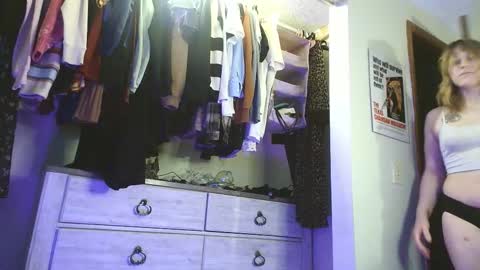 lilybvixen online show from February 13, 2:29 am