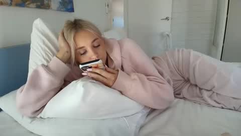 lilyflex online show from June 8, 1:28 am
