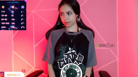 Snapshot of lilylouisee_ chatting on November 19, 4:40 pm Liliana louise online show from November 19, 4:40 pm