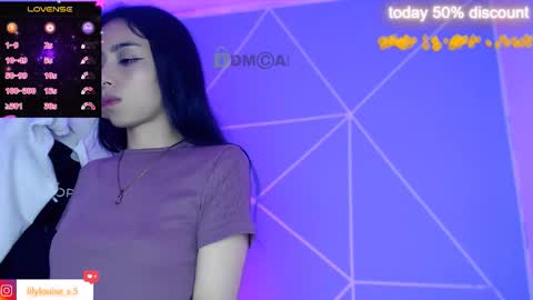 Snapshot of lilylouisee_ chatting on December 3, 8:29 pm Liliana louise online show from December 3, 8:29 pm