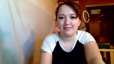 Snapshot of lilylovegood04 chatting on August 1, 5:34 pm lily online show from August 1, 5:34 pm