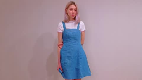 Snapshot of lilylumina_ chatting on December 1, 2:16 am Lily online show from December 1, 2:16 am