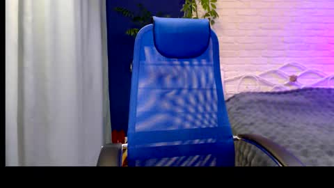 Lily online show from November 11, 7:52 am