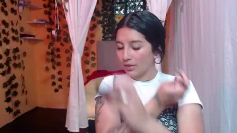lilymoon_018 online show from May 28, 12:46 pm