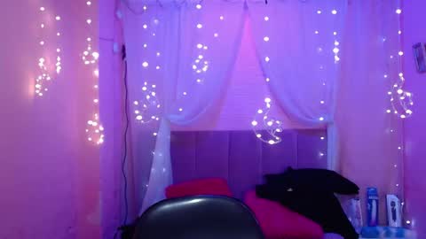 Snapshot of lilymoon_018 chatting on July 8, 2:10 pm lilymoon_018 online show from July 8, 2:10 pm