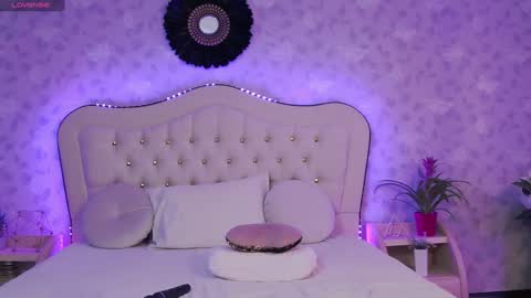 Snapshot of lilyrose_ chatting on January 10, 7:14 am online show from January 10, 7:14 am