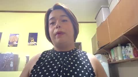 Snapshot of lilysette chatting on May 17, 10:00 am lilysette online show from May 17, 10:00 am