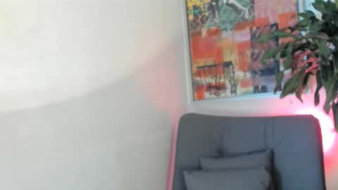 Snapshot of lilyskinny27 chatting on December 22, 4:09 am lilyskinny27 online show from December 22, 4:09 am