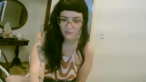 lilyswear online show from February 25, 9:46 pm