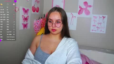 Lily online show from September 26, 9:46 am