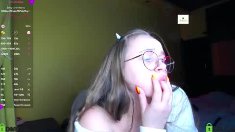 Snapshot of lilysweet13 chatting on November 7, 8:53 pm Lily online show from November 7, 8:53 pm