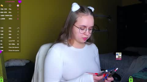 Snapshot of lilysweet13 chatting on November 26, 7:48 pm Lily online show from November 26, 7:48 pm