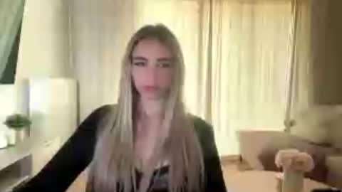 Snapshot of lilysweetgirl chatting on June 17, 4:30 pm Lily online show from June 17, 4:30 pm