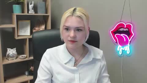 Snapshot of lilysweetxo chatting on February 27, 4:29 pm Lily online show from February 27, 4:29 pm